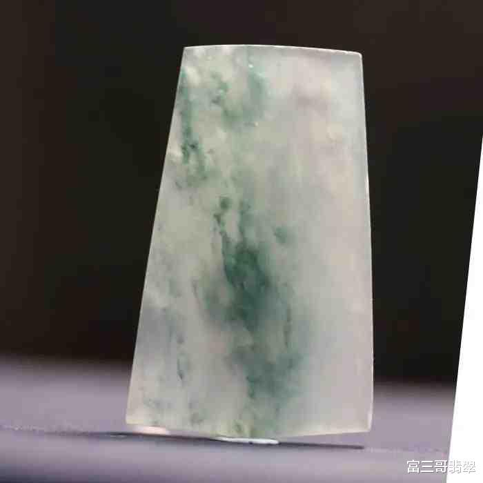 地藏菩萨|玉赏 ▏翡翠玉雕艺术创作——《地藏菩萨》