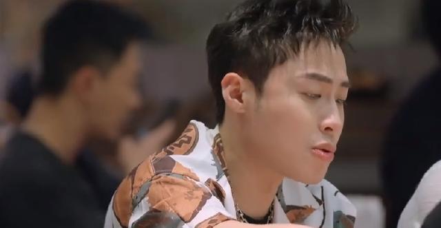 陈小春|10位明星发腮前后,李易峰下颌角变宽,赵丽颖咬肌变大