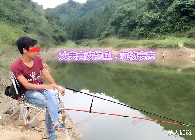 |丈夫钓鱼扭伤腰，在地板上爬行，妻子不帮忙还冷嘲热讽：他活该