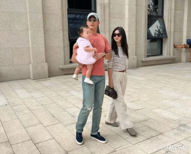 朱珠|朱珠老公带女儿骑单车,王珠宝叼着奶嘴打瞌睡,白白胖胖萌翻众人