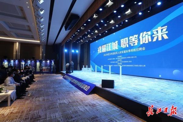 军人|从军营到社会，他们永远不“退后”