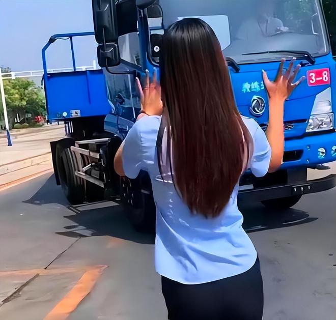 乔碧萝殿下|女网红丈夫出镜,感谢榜一大哥给媳妇打赏180万,让全家实现财务自由