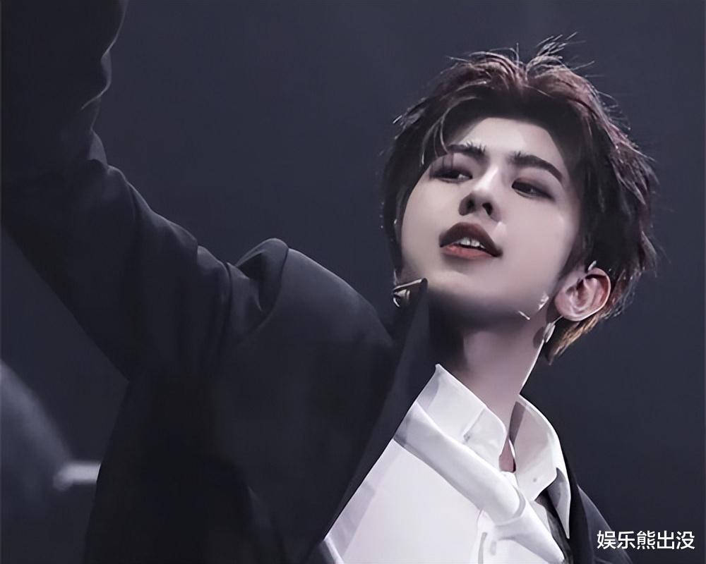 杨超越|鹿晗新歌销量不佳，蔡徐坤遭财产保全6400万，这才是“倒牛奶”！