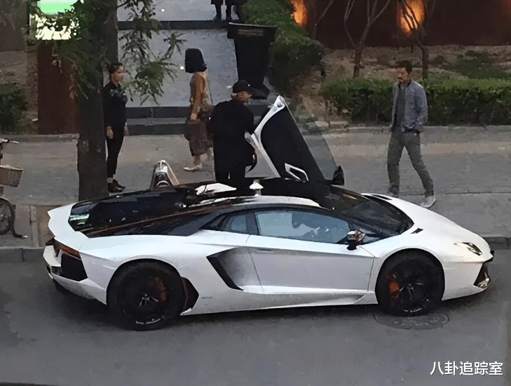 李易峰|曝李易峰低价清理豪车豪宅！价格远低于市场价，消息真假难辨