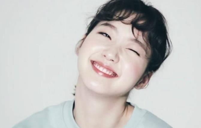 护肤 韩星冻龄秘诀大公开！从素颜到裸肌，好肌肤离不开基础护肤小秘诀