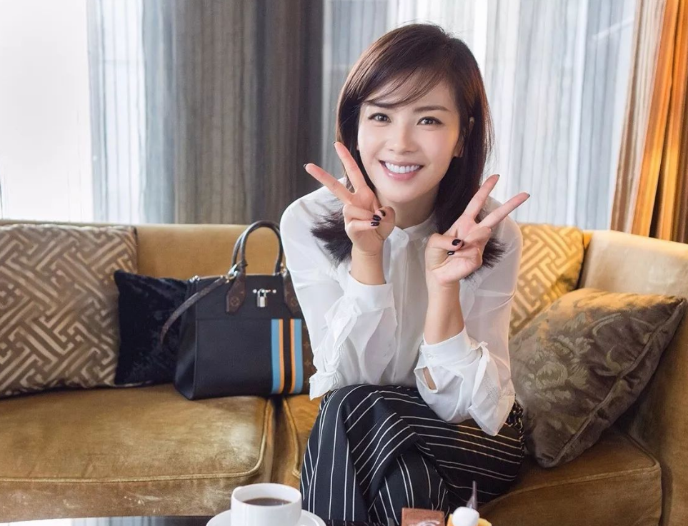 佟丽娅|刘涛与高胖男子聚餐，二人嬉戏打闹不避嫌，对方身份曝光