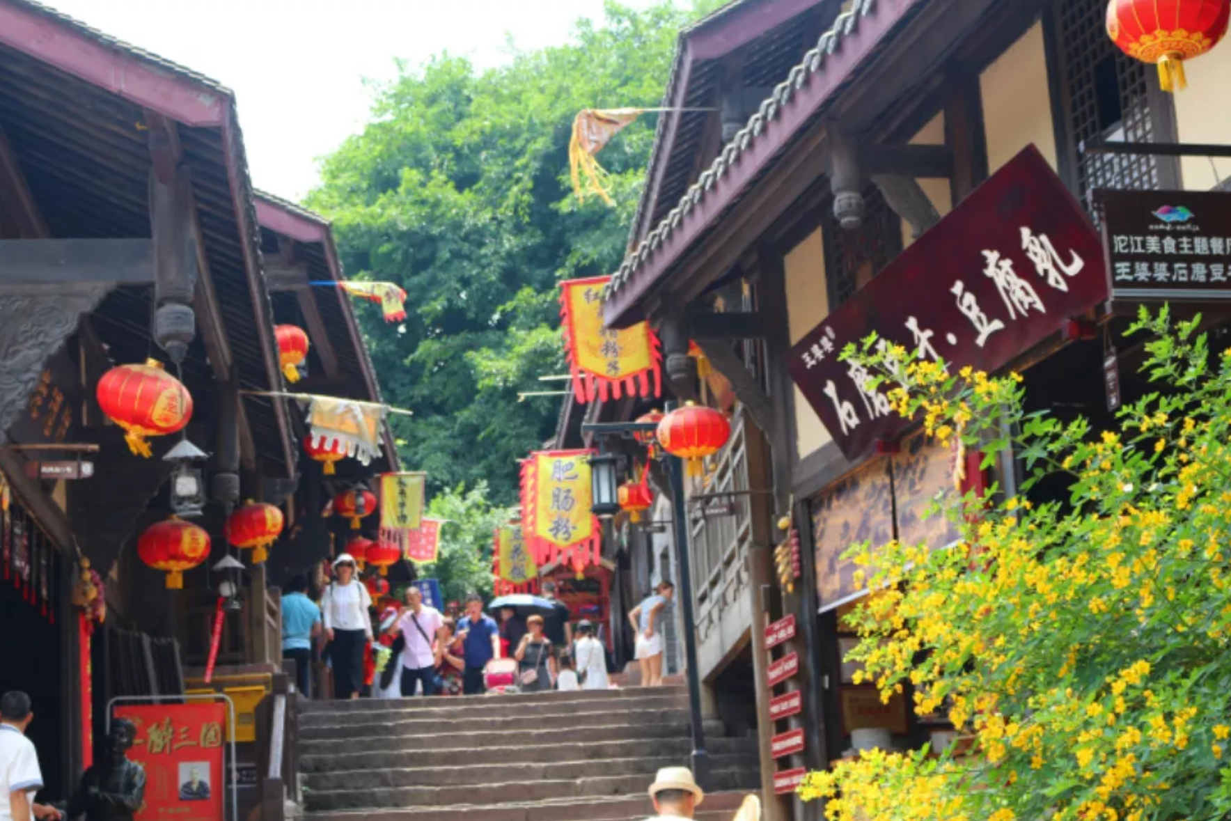 旅游业|成都仅存山地古镇：古街、露营、烧烤、玩水，25℃的夏天