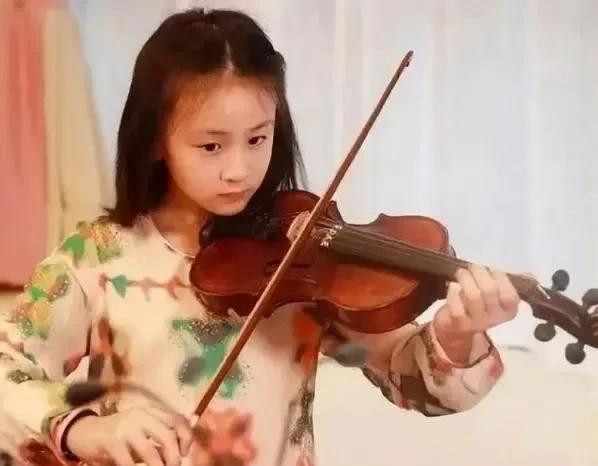 田亮|田亮女儿妈妈不疼，奶奶不爱，森蝶对弟弟恨之入骨