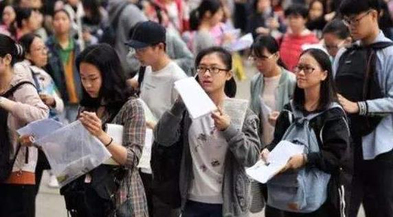 大学生|穷人定律：贫穷家庭的父母都想让孩子做着三种职业，你是否是这样