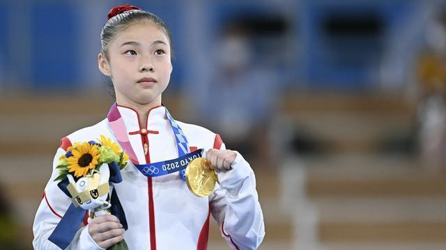 管晨辰|管晨辰素颜现身游乐园！身材发福变化大，17岁奥运夺金，18岁隐退