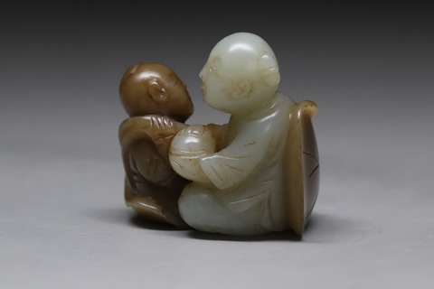 和田玉籽料|回流 舊藏和田玉籽料“持荷双喜童子”