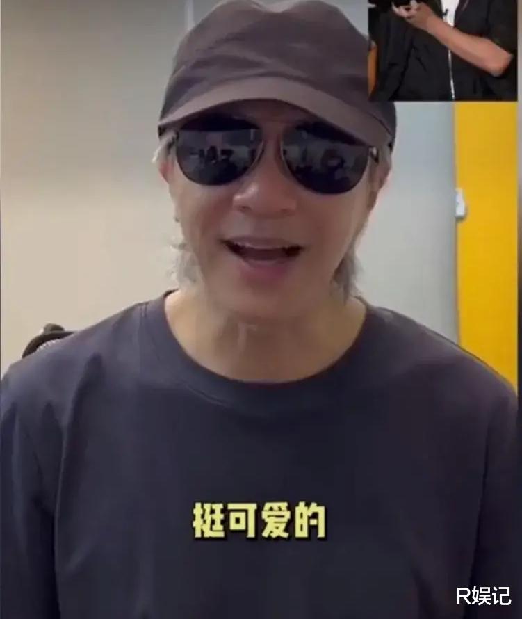 周星驰|周星驰近照：满头白发苍老得让人心疼，无子女无老婆要独身一辈子