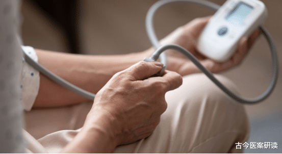 高血压|核桃是高血压的“加速器”？医生：不想脑梗找上门，3种素菜要远离