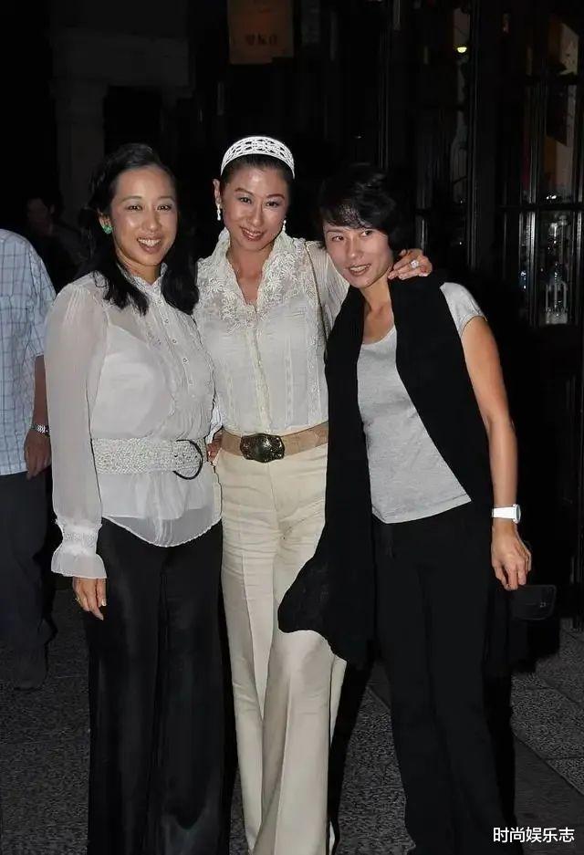 朱玲玲|朱玲玲身材真没得说，凹凸有致曲线完美，把一旁的老公比得像爷爷