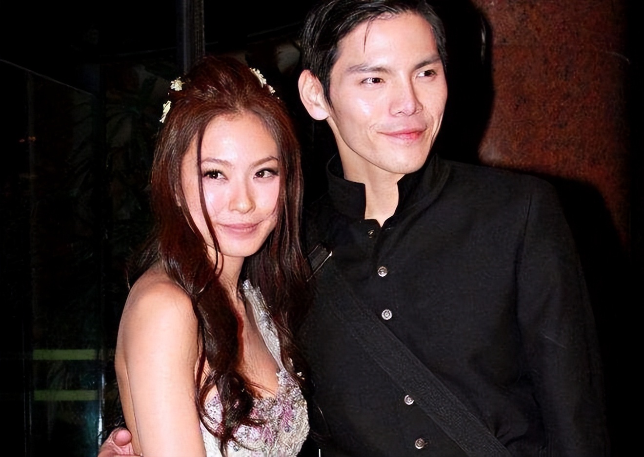 雷佳音|向太拆散向佐黄婉佩,却对郭碧婷“情根深种”,花12亿来哄她开心