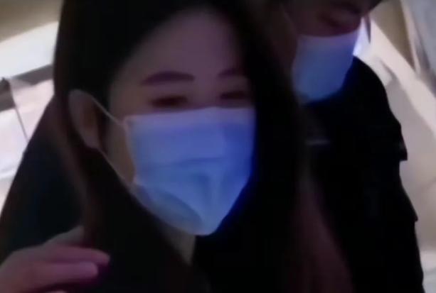 陈亚男|陈亚男晒拖地视频，被疑内涵朱小伟妻子是保洁员，网友：建议封杀