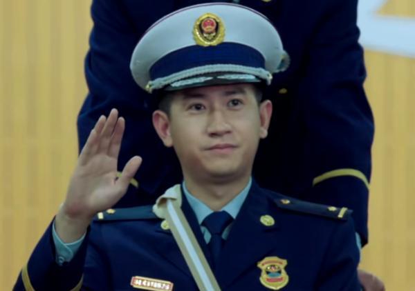 韩宇辰|戏里被吐槽扑克脸，韩宇辰也是一位硬汉男神，而且演技不输任嘉伦