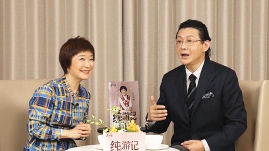 程前|59岁名嘴程前：罕见露面，长发时髦！当红时离开央视，曾与董卿相恋