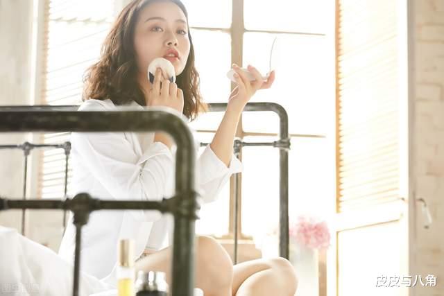 警察狂飙英语怒拆跨国情侣,现实版被卖还帮数钱的女孩傻到可怜