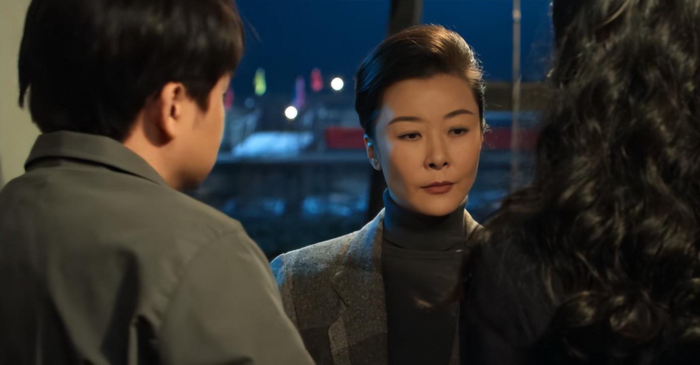 野蛮生长|全程摇头晃脑，表情狰狞，《风吹半夏》女二号把“演技炸裂”玩出新花样