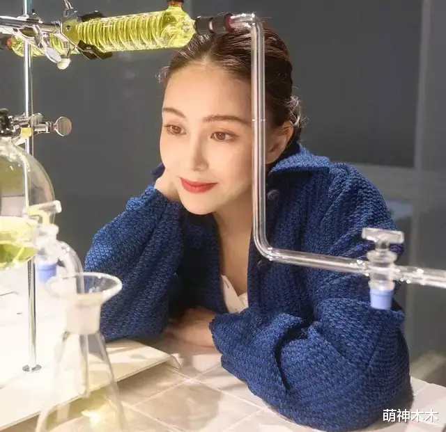 昆凌|昆凌怀孕后资源飞升，品牌待遇直追周迅王一博，被吐槽全靠周杰伦