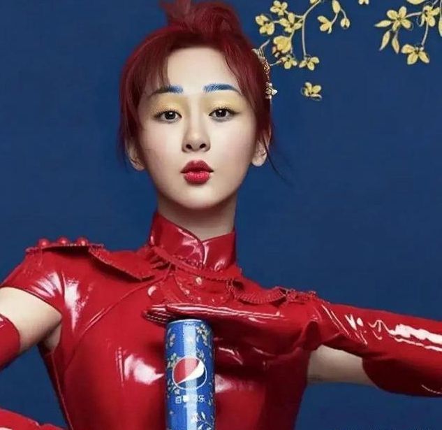 杨紫|杨紫和好兄弟邓伦拍广告大片，相比赵丽颖同款，这对拍摄深得人心