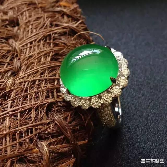 翡翠|玉赏 ▏结缘翡翠,遇见美