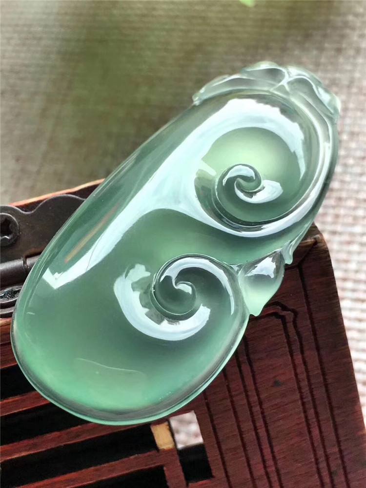 翡翠|人人都能拥有的亲民款翡翠—油青种，你买贵了吗？