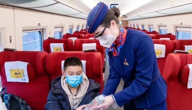 00后|私企“工作照”火了，诠释90后和00后的工作态度，网友：人间真实