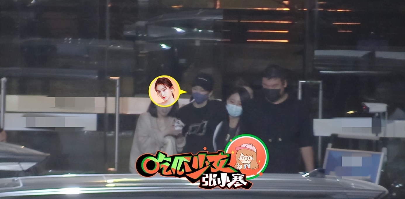 关晓彤|关晓彤深夜喝酒被拍!全程被友人搀扶,走路身形摇晃眼睛微闭