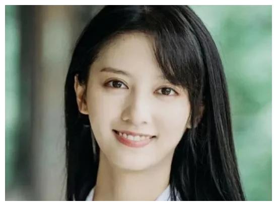 袁泉|8位自带“总裁”气质的女星,总裁范拿捏到位,稳重大气还不油腻