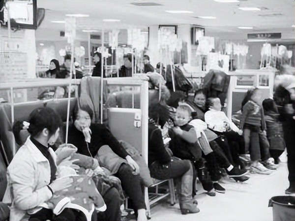 王萍|2013年7岁男孩输液中突然去世,2小时后主治医生也坠楼身亡