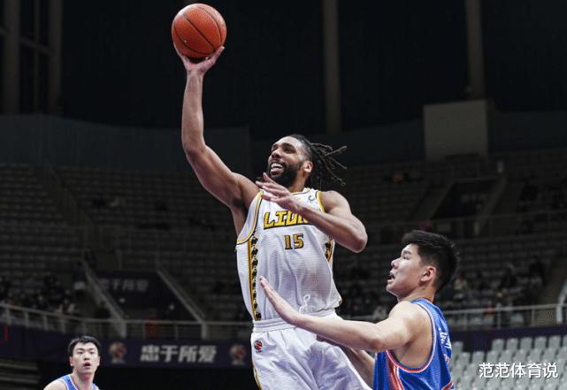 考文顿|NBA探花都懵了！对手单节4分+半场19分，球迷：广东末节1分最离谱
