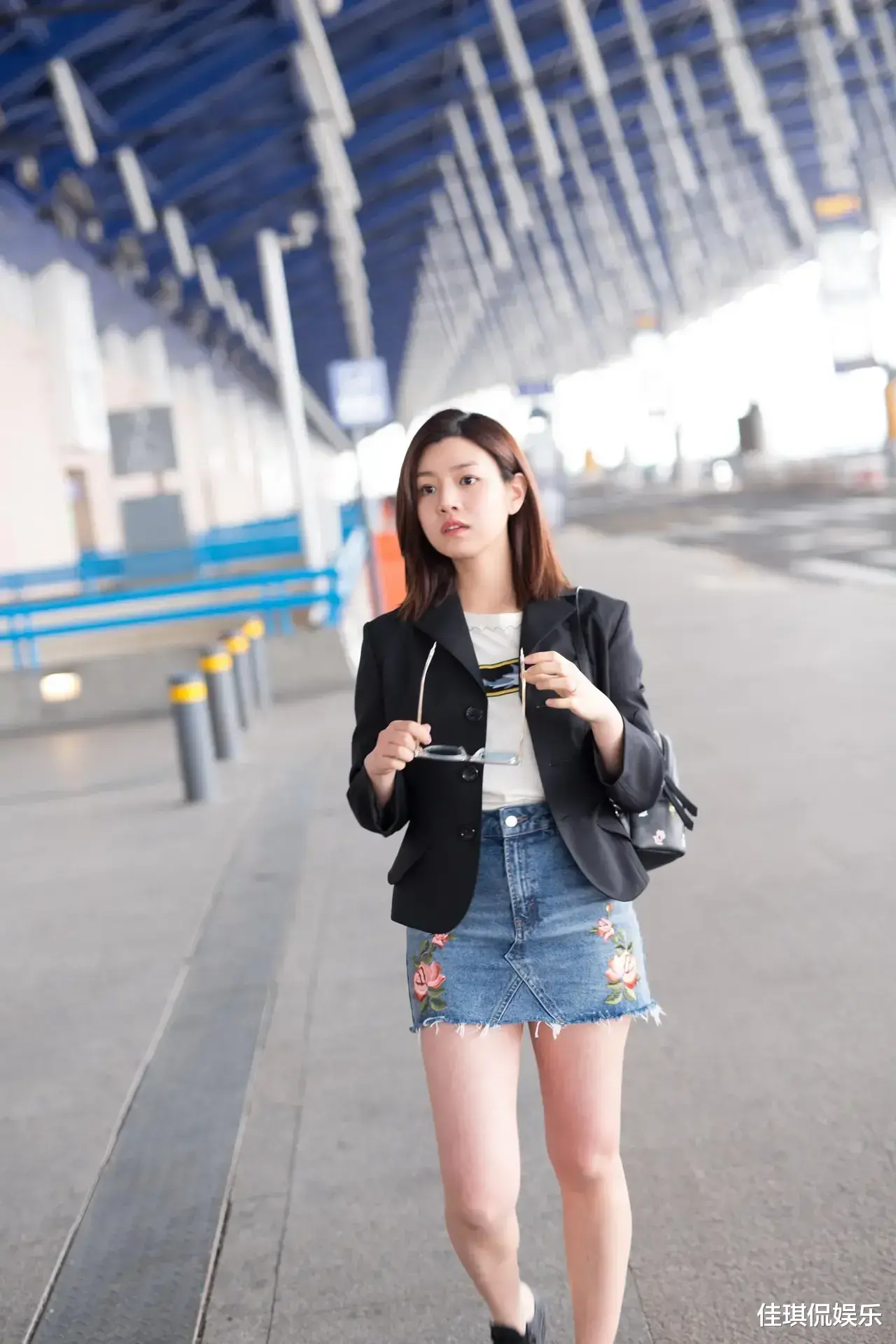 明星|看到陈妍希的机场生图,这才是明星最真实的腿,平时我们看到的都是修出来的