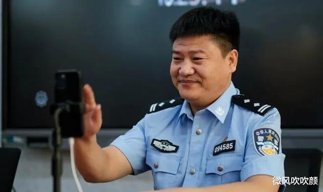 流浪地球2|网红老陈被主播说教，笑容心酸又无奈，45岁的他该何去何从