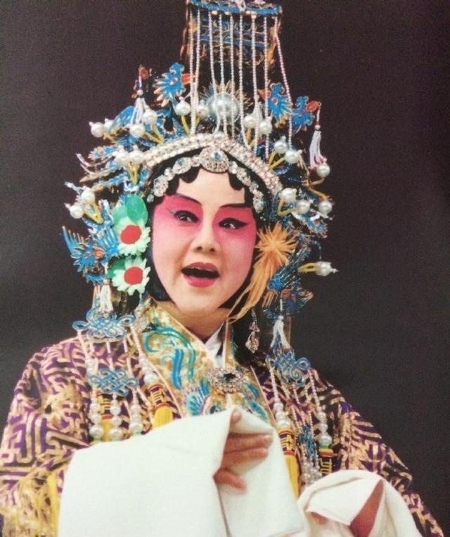 京剧|京剧名家李世济为什么备受质疑，只因其身段、水袖似乎是票友水平