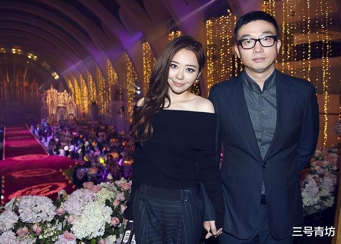 张靓颖|张靓颖：痴爱冯轲15年，被骗走亿万身家，离婚4年后两人天差地别