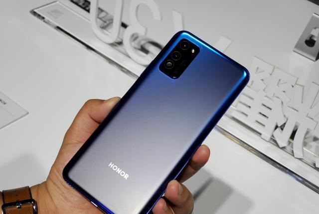 华为荣耀|荣耀5G手机降至1899元，支持鸿蒙OS，花粉可以捡漏了