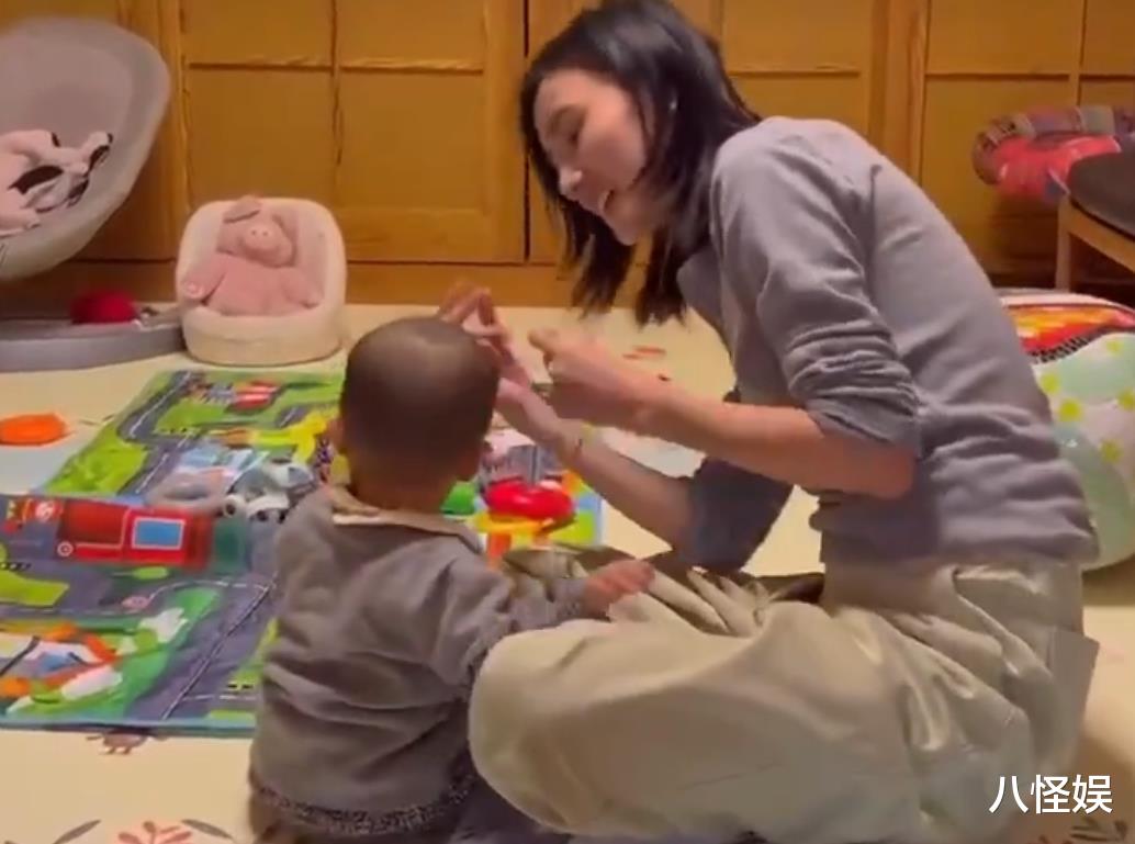 海哈金喜|李亚鹏女儿小名首曝光，海哈金喜怀抱小阿喜高歌表白：只要你快乐