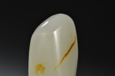 翡翠|和田玉籽料原石雕关公把件