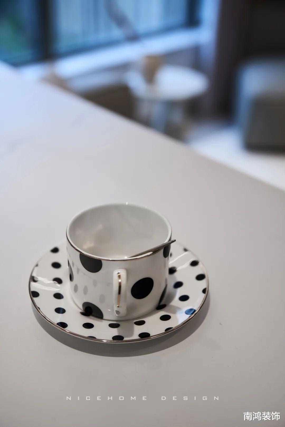 完美还原效果图的气质小户型,半开放式厨房稳稳拿捏空间!