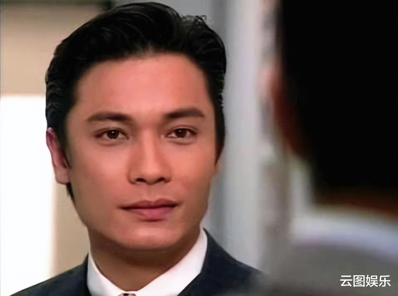 郭晋安|郭晋安晒珍藏旧照一脸青涩,罗嘉良气场大温兆伦俊朗,李婉华美艳