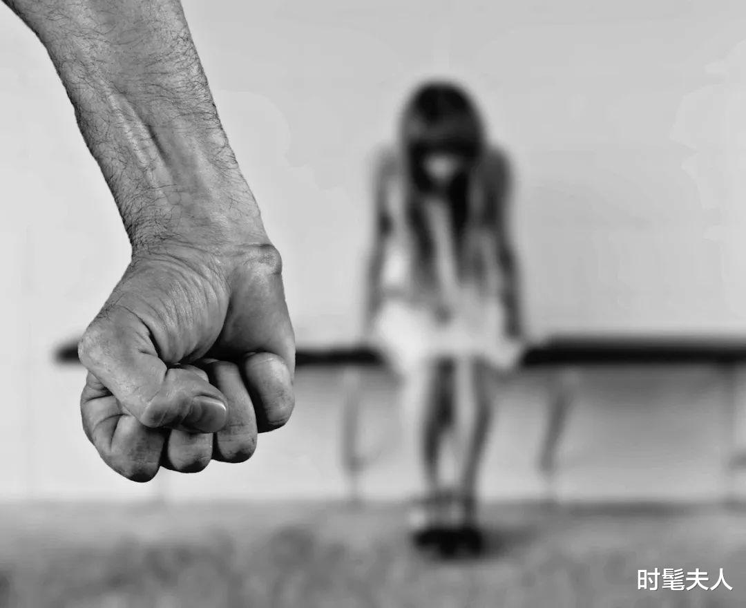 法国医生举报8岁女孩遭家长乱伦性侵遭报复,违反医患保密协议