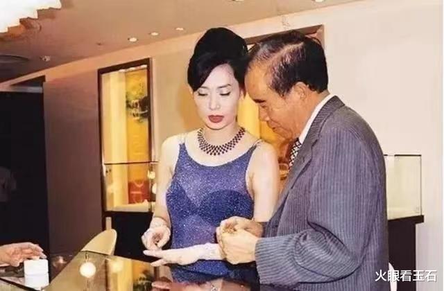 翡翠|邝美云是珠宝大户,珠宝店的珍珠翡翠,看得人眼珠子都要掉下来了