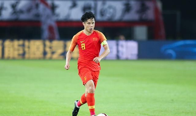 蒿俊闵|确定了！国足老队长不会退役，本人已有安排，还会回到赛场