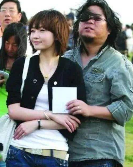 高晓松|高晓松前妻夕又米官宣喜讯，二婚老公年轻帅气，大别墅像森林城堡