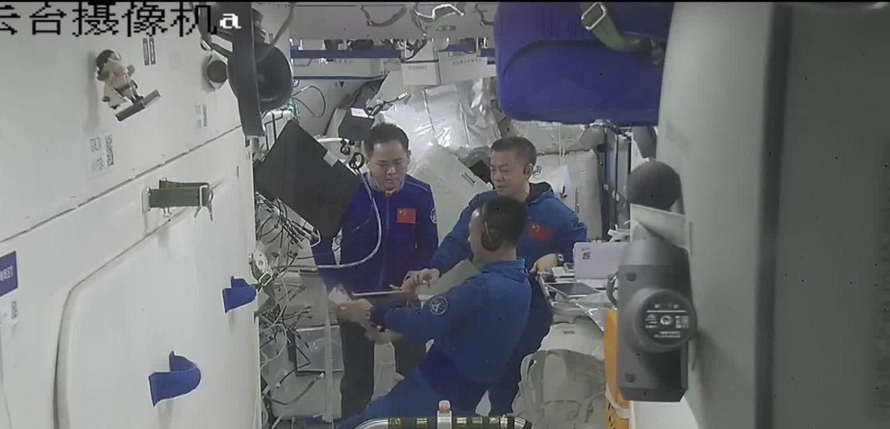 神十五太空迎元旦!神舟十六号锁定国外航天员,进入中国空间站?