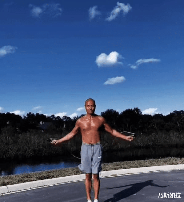 金星|?姚明卖豪宅，金星和乐嘉更早，全跑了