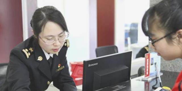 针织衫|都说公务员是铁饭碗，但3本都能考上，那拼命考985还有什么意义？