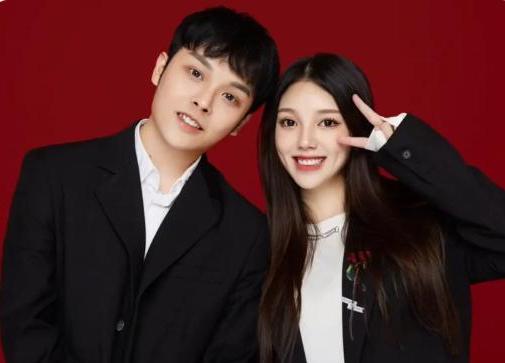 张子枫|兜儿爆料韩安冉感染传染病,深夜求小猪去医院,网友:狗咬狗